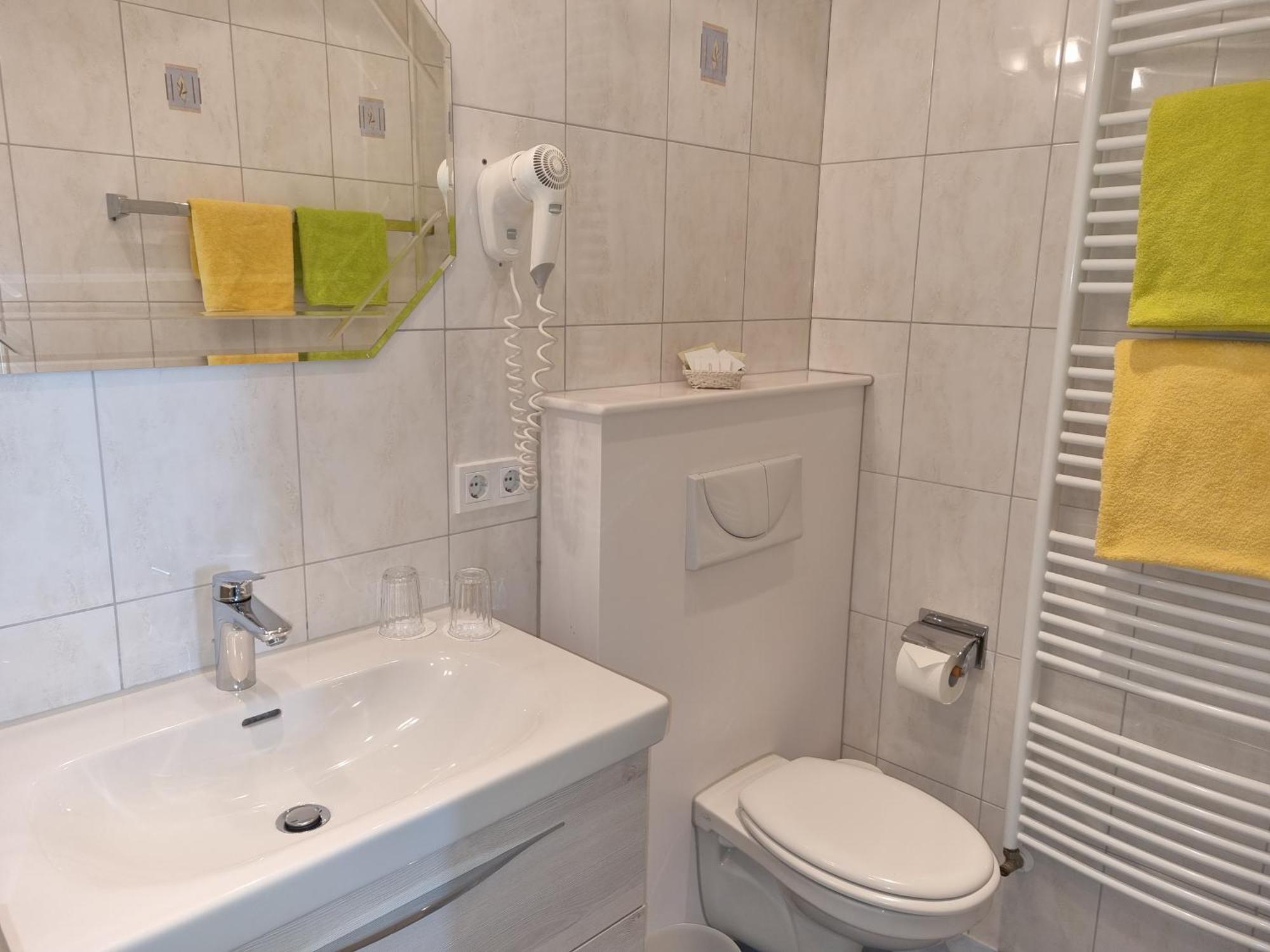 Hilleprandt - Adults Only 3*